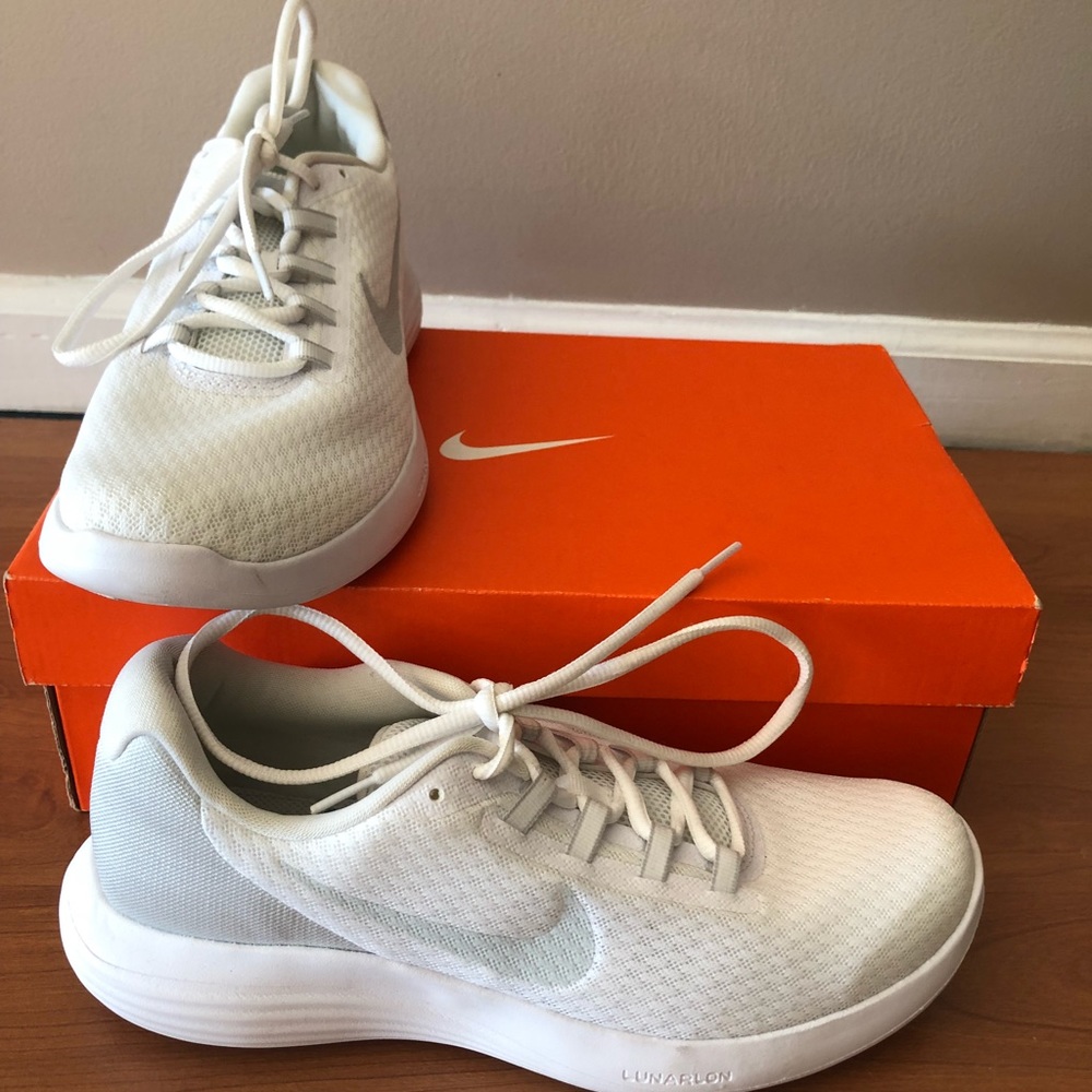 NWT! NIKE White Lunarlon Sneakers